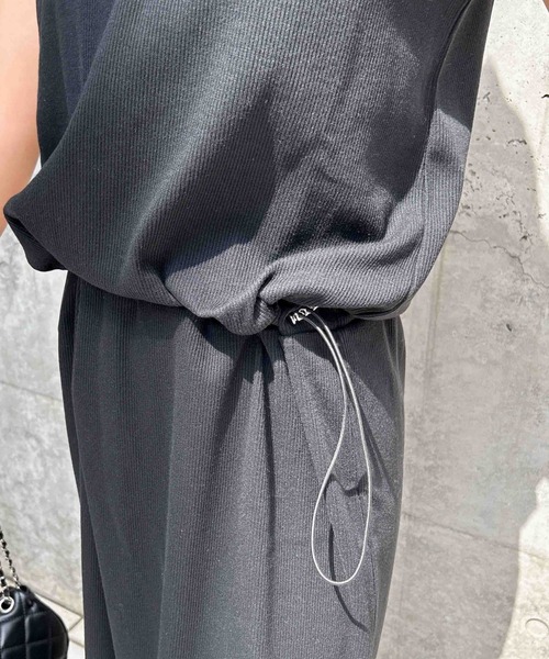 INGNI(イング)の「ドロストフレンチスリーブリブワンピース(ワンピース・レディース・ブラウン/ベージュ/ブラック・M)」の10枚目の写真