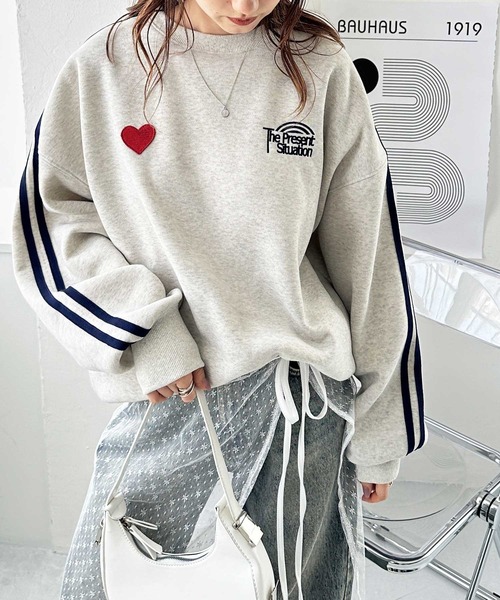 FIRST MOOD(ファーストムード)の「《FIRSTMOODコラボ》ハート刺繍ライン裏起毛スウェット(スウェット・レディース・ブラック/オートミール/ネイビー・LARGE/MEDIUM)」の8枚目の写真