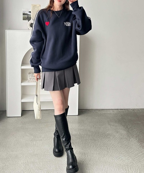 FIRST MOOD(ファーストムード)の「《FIRSTMOODコラボ》ハート刺繍ライン裏起毛スウェット(スウェット・レディース・ブラック/オートミール/ネイビー・LARGE/MEDIUM)」の14枚目の写真