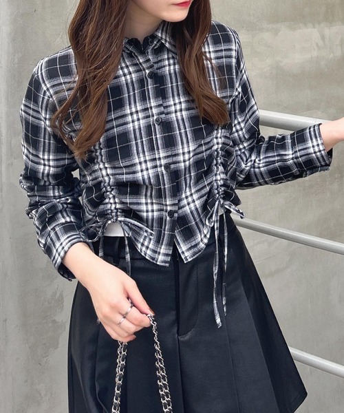 INGNI（イング）の「ドロストギャザークロップドシャツ（シャツ/ブラウス・レディース・ブラック系/ブルー/オフホワイト・M）」の13枚目の写真