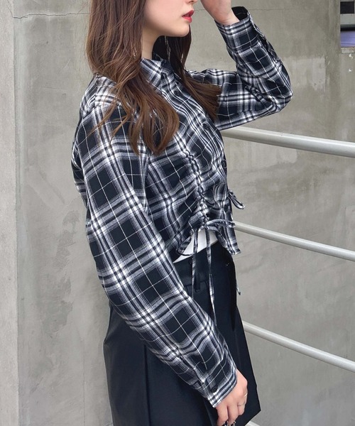 INGNI（イング）の「ドロストギャザークロップドシャツ（シャツ/ブラウス・レディース・ブラック系/ブルー/オフホワイト・M）」の15枚目の写真