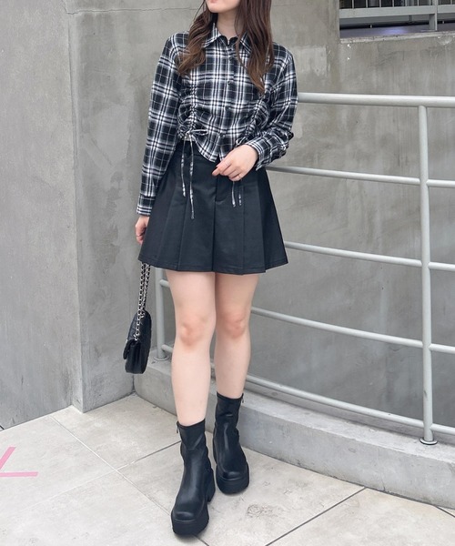 INGNI（イング）の「ドロストギャザークロップドシャツ（シャツ/ブラウス・レディース・ブラック系/ブルー/オフホワイト・M）」の17枚目の写真