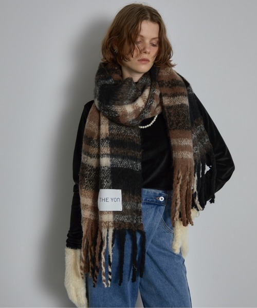 THE YOn（ザヨン）の「タータンチェックビッグマフラー（マフラー・レディース・ラベンダー/ブラウン/ブルー・FREE）」の16枚目の写真
