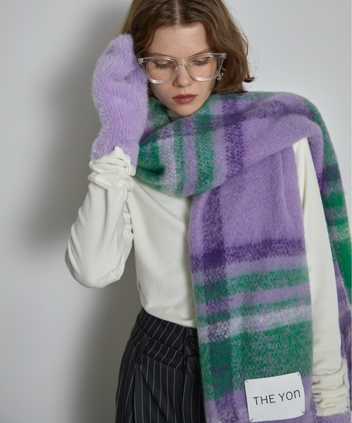 THE YOn（ザヨン）の「タータンチェックビッグマフラー（マフラー・レディース・ラベンダー/ブラウン/ブルー・FREE）」の9枚目の写真