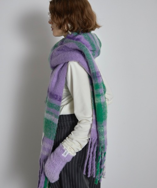 THE YOn（ザヨン）の「タータンチェックビッグマフラー（マフラー・レディース・ラベンダー/ブラウン/ブルー・FREE）」の7枚目の写真