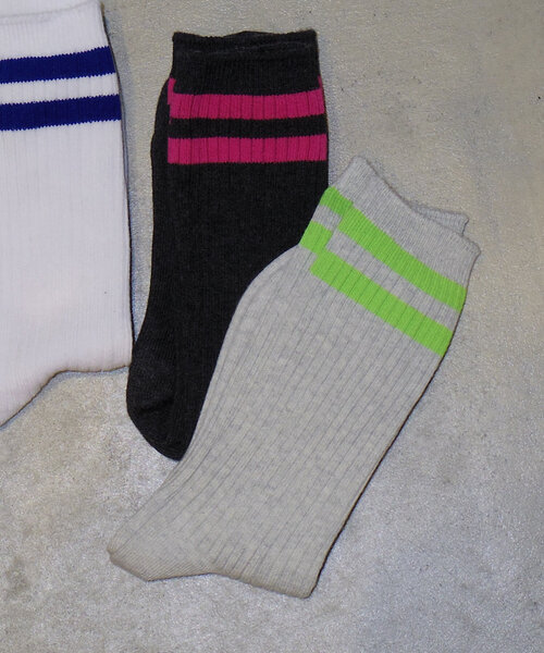 WHIMSIC(ウィムジック)の「【UNISEX】ラインソックス(ソックス/靴下・メンズ・ホワイト/チャコールグレー/グレー・FREE)」の3枚目の写真