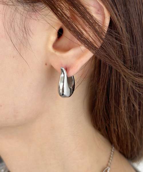 sowang(ソワン)の「ワンタッチ ボリューム ドロップフープピアス-onetouch volume drop hoop pierce-(ピアス(両耳用)・レディース・ゴールド/シルバー・FREE)」の2枚目の写真