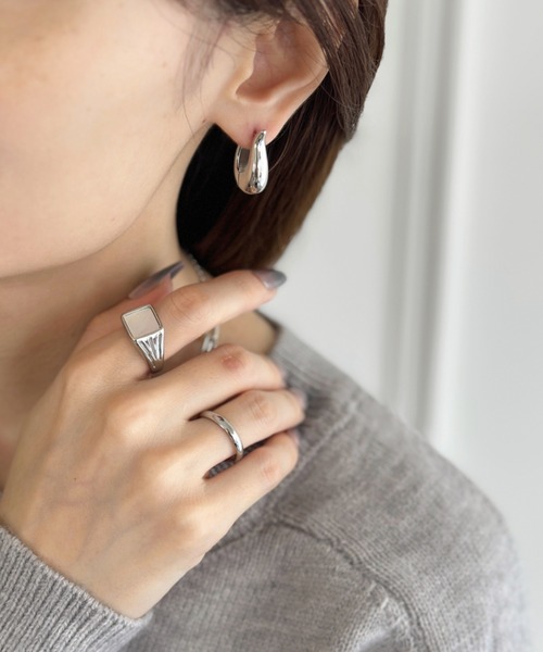 sowang(ソワン)の「ワンタッチ ボリューム ドロップフープピアス-onetouch volume drop hoop pierce-(ピアス(両耳用)・レディース・ゴールド/シルバー・FREE)」の3枚目の写真