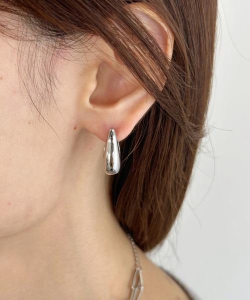 sowang(ソワン)の「ワンタッチ ボリューム ドロップフープピアス-onetouch volume drop hoop pierce-(ピアス(両耳用)・レディース・ゴールド/シルバー・FREE)」の4枚目の写真