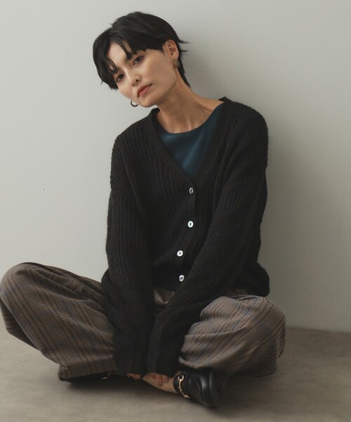 OPAQUE.CLIP（オペークドットクリップ）の「◆モヘヤ混シアーVネックカーディガン【洗濯機洗い可】（カーディガン/ボレロ・レディース・ブラック/ベビーピンク/ベージュ・38/40/42）」の4枚目の写真