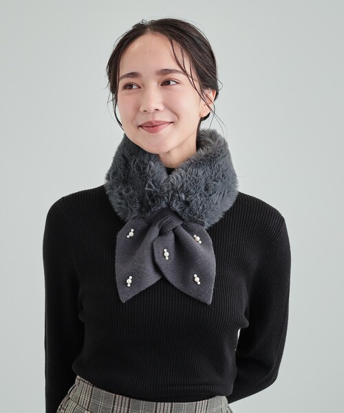 SHOO・LA・RUE（シューラルー）の「◆大人可愛い フェイクパール付ニット×フェイクファープチティペット（その他小物・レディース・ライトベージュ/ブラック/サンドベージュ/ダークグレー・00）」の2枚目の写真