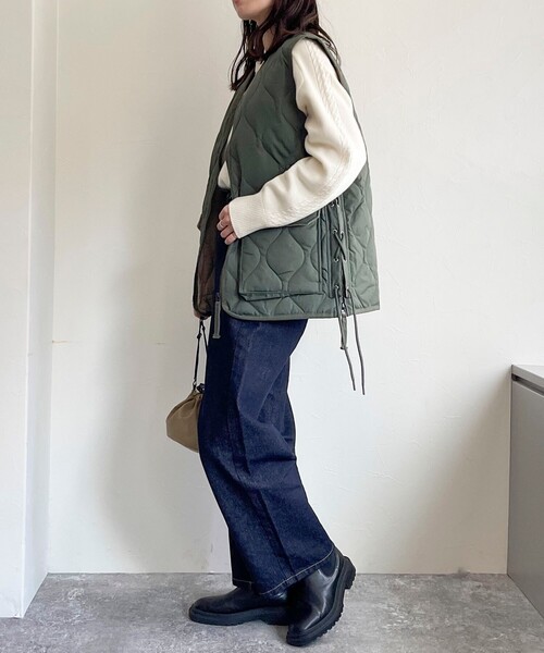 fredy emue(フレディエミュ)の「【TAION/タイオン】レースアップVネックベスト(ダウンベスト・レディース・カーキ・FREE)」の3枚目の写真