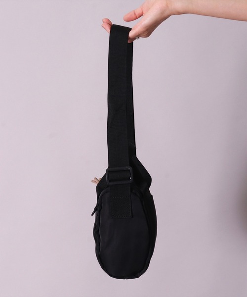 Red Cap Girl（レッドキャプガール）の「(LG)【Red Cap Girl】カレッジロゴ ボストンバッグ ミニ（ショルダーバッグ・メンズ・ブラック・ONE SIZE）」の9枚目の写真