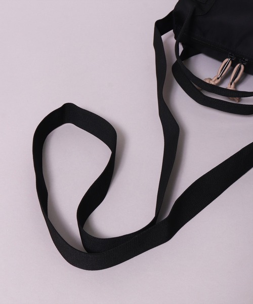 Red Cap Girl（レッドキャプガール）の「(LG)【Red Cap Girl】カレッジロゴ ボストンバッグ ミニ（ショルダーバッグ・メンズ・ブラック・ONE SIZE）」の11枚目の写真