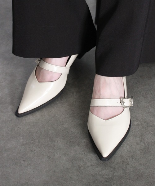 シルバーバックルパンプス／ silver buckle pointed toe pumps ポインテッドトゥ ローヒール シンプル きれいめ 韓国 モード アイボリー 白 ブラック 黒 モノトーン