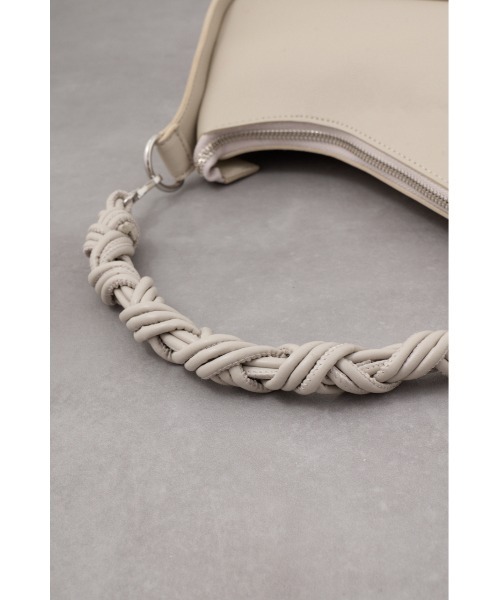 AZUL by moussy（アズールバイマウジー）の「デザインハンドルハンドバッグ（ハンドバッグ・レディース・ブラック/グレイッシュベージュ・FREE）」の19枚目の写真