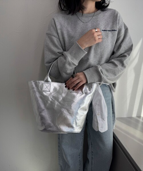 fredy emue（フレディエミュ）の「メタリックトートバッグ（トートバッグ・レディース・シルバー/ブロンズ・FREE）」の5枚目の写真