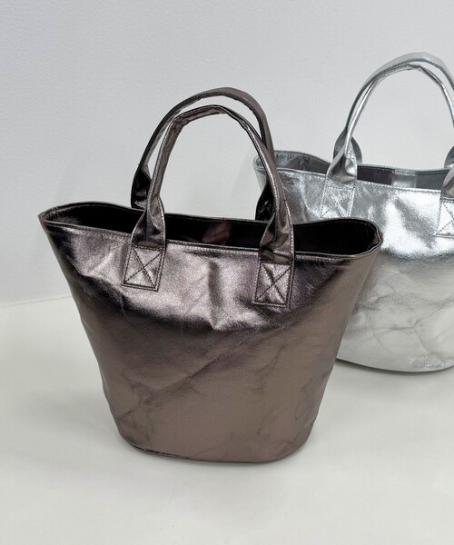 fredy emue（フレディエミュ）の「メタリックトートバッグ（トートバッグ・レディース・シルバー/ブロンズ・FREE）」の14枚目の写真
