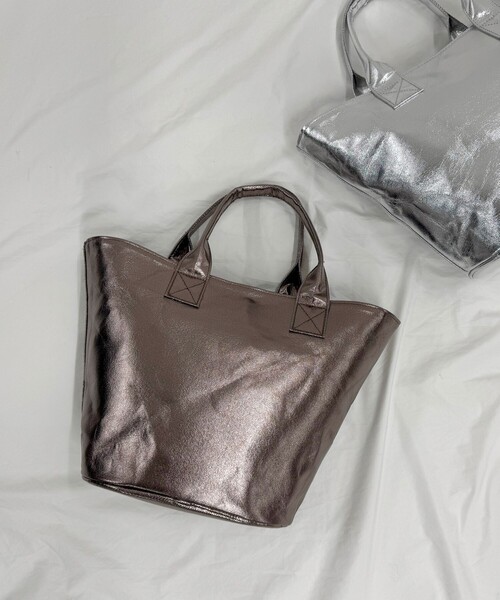 fredy emue（フレディエミュ）の「メタリックトートバッグ（トートバッグ・レディース・シルバー/ブロンズ・FREE）」の15枚目の写真