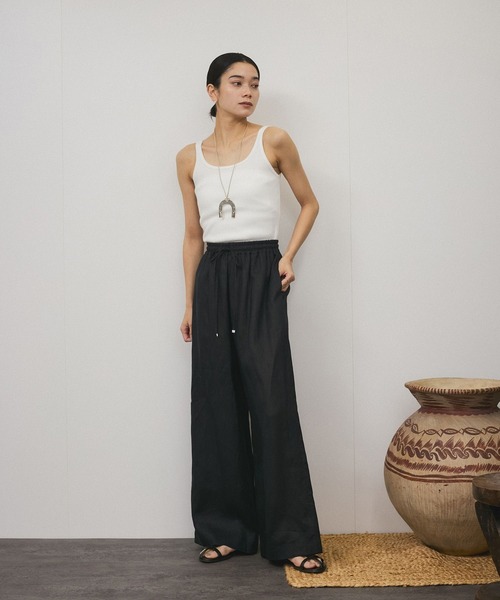 SALON adam et rope'（サロン アダム エ ロペ）の「ヨーロピアンフラックスリネンリラックスパンツ（その他パンツ・レディース・レッド/ベージュ/ブラック/キナリ・S/M）」の6枚目の写真