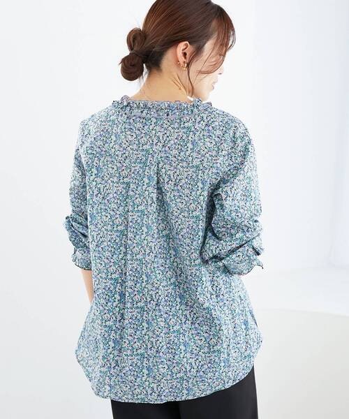 le.coeur blanc（ルクールブラン）の「リバティフロントフリルVネックブラウス（シャツ/ブラウス・レディース・ブルー系その他2/イエロー系その他・38）」の5枚目の写真
