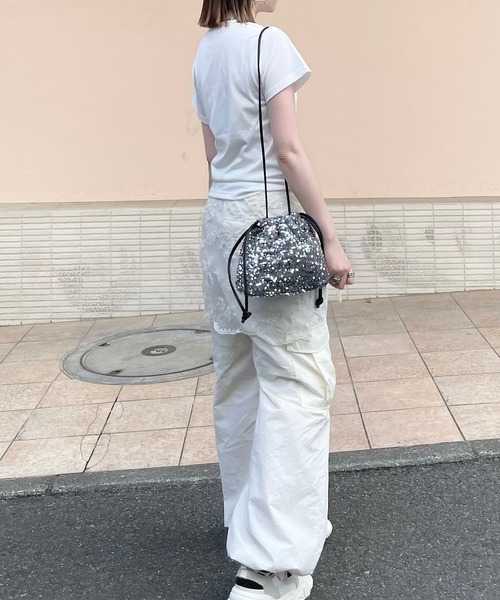H.TOKYO(エイチトウキョウ)の「H.TOKYO × mimi /スパンコール巾着バッグ(ショルダーバッグ・レディース・ブラック/ブラック×ブルー/シルバーグレー・FREE)」の1枚目の写真