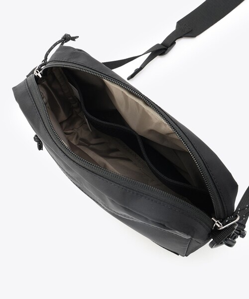 Columbia（コロンビア）の「Columbia／クープマイル ショルダーS 撥水ショルダーバッグ／コロンビア（ショルダーバッグ・レディース・ブラック/レッド/グリーン/パープル・ONE SIZE）」の6枚目の写真