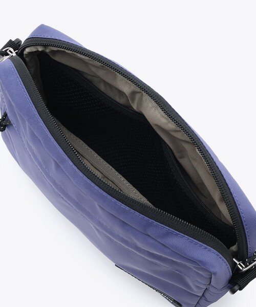 Columbia（コロンビア）の「Columbia／クープマイル ショルダーS 撥水ショルダーバッグ／コロンビア（ショルダーバッグ・レディース・ブラック/レッド/グリーン/パープル・ONE SIZE）」の15枚目の写真