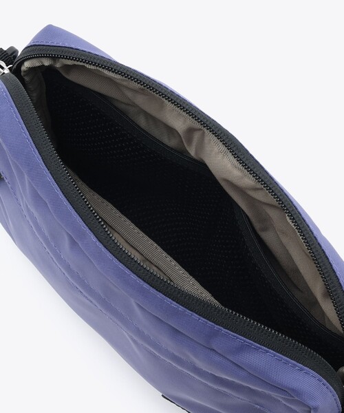 Columbia（コロンビア）の「Columbia／クープマイル ショルダーS 撥水ショルダーバッグ／コロンビア（ショルダーバッグ・レディース・ブラック/レッド/グリーン/パープル・ONE SIZE）」の18枚目の写真