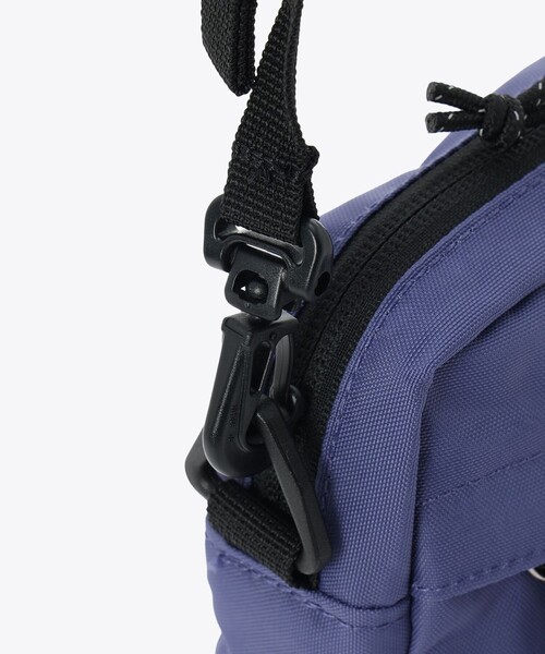 Columbia（コロンビア）の「Columbia／クープマイル ショルダーS 撥水ショルダーバッグ／コロンビア（ショルダーバッグ・レディース・ブラック/レッド/グリーン/パープル・ONE SIZE）」の19枚目の写真