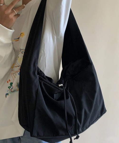 maison de LATIR（メゾンドラティール）の「多機能太ショルダーナイロンマザーバッグ（ショルダーバッグ・レディース・ブラック・ONE SIZE）」の2枚目の写真