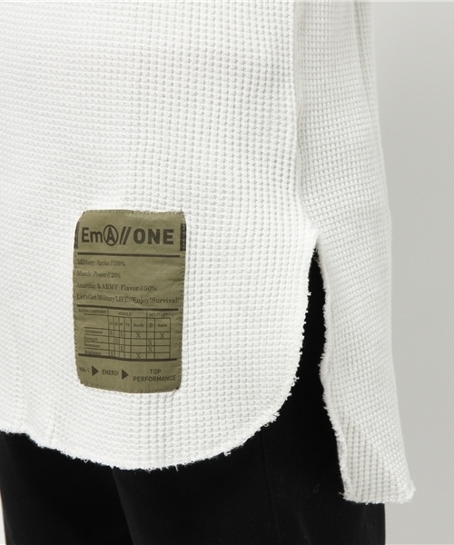 WHO'S WHO gallery（フーズフーギャラリー）の「【Em@//ONE】ロング丈ワッフル（Tシャツ/カットソー・メンズ・グレー/ホワイト/ブラック/オリーブ・MEDIUM/LARGE）」の9枚目の写真