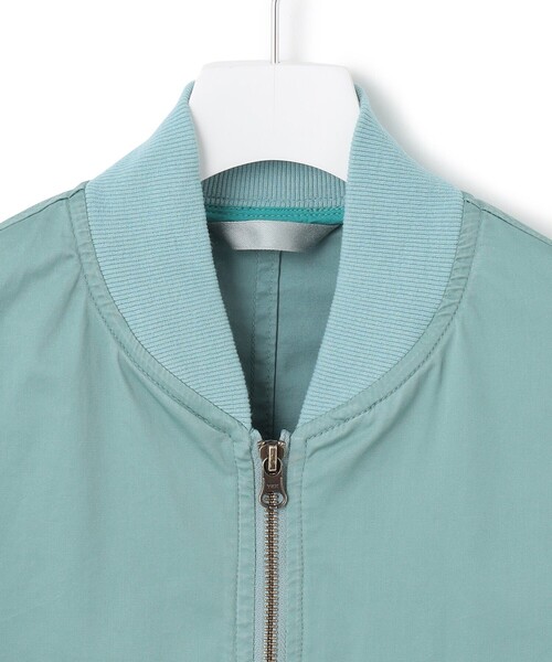 J.PRESS YORK STREET（ジェイプレスヨークストリート）の「【UNISEX】サテンストレッチ MA-1 ブルゾン（ブルゾン・メンズ・ベージュ系/ライトグリーン系/ブラック系・SMALL/MEDIUM/LARGE）」の5枚目の写真