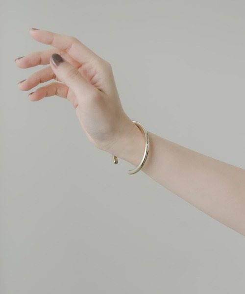 SMELLY（スメリー）の「シンプルバングル（バングル/リストバンド・レディース・ゴールド・-）」の6枚目の写真