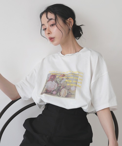 LIAN(リアン)の「フラワーフォトロゴTシャツ(Tシャツ/カットソー・レディース・ブラック/ホワイト系2/ホワイト系1・FREE)」の3枚目の写真