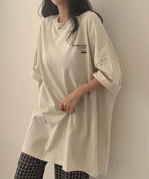 NinaetLina（ニナエリナ）の「MotivationロゴプリントオーバーサイズＴシャツ（Tシャツ/カットソー・レディース・ブルー/アイボリー/ホワイト・FREE）」の2枚目の写真