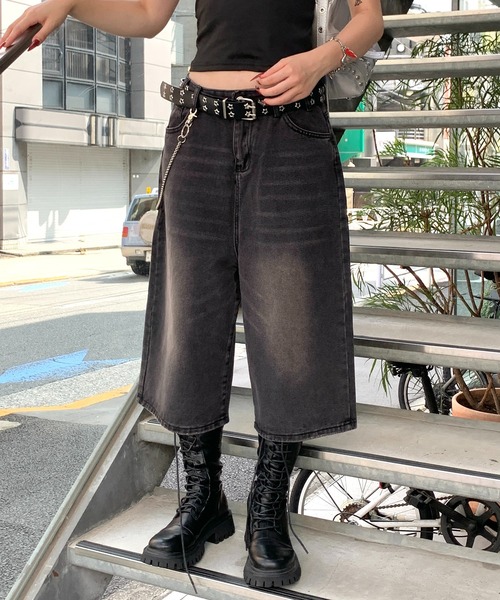 lilful(リルフル)の「ウォッシュ加工 デニムクロップバミューダハーフパンツ(デニムパンツ・レディース・サックスブルー/ブラック・S/M)」の9枚目の写真