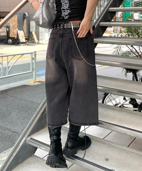 lilful(リルフル)の「ウォッシュ加工 デニムクロップバミューダハーフパンツ(デニムパンツ・レディース・サックスブルー/ブラック・S/M)」の11枚目の写真