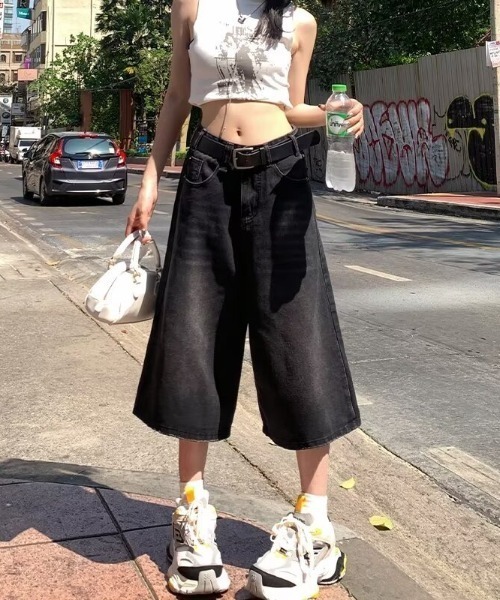 lilful(リルフル)の「ウォッシュ加工 デニムクロップバミューダハーフパンツ(デニムパンツ・レディース・サックスブルー/ブラック・S/M)」の13枚目の写真