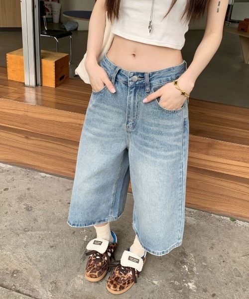 lilful(リルフル)の「ウォッシュ加工 デニムクロップバミューダハーフパンツ(デニムパンツ・レディース・サックスブルー/ブラック・S/M)」の18枚目の写真