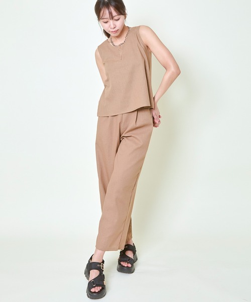 GORGE(ゴージ)の「《涼しげリラックス》レディース 上下2点セット ノースリーブトップス×ワイドパンツ セットアップ 春夏秋(サロペット/オーバーオール・レディース・ブラック/モカ/アイボリー・F)」の4枚目の写真