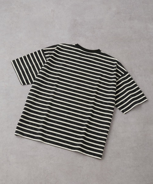 EMMA CLOTHES（エマクローズ）の「ヴィンテージライク オーバーサイズ ボーダー半袖Tシャツ（Tシャツ/カットソー・メンズ・ブラック/オフホワイト/レッド系・M/L）」の5枚目の写真