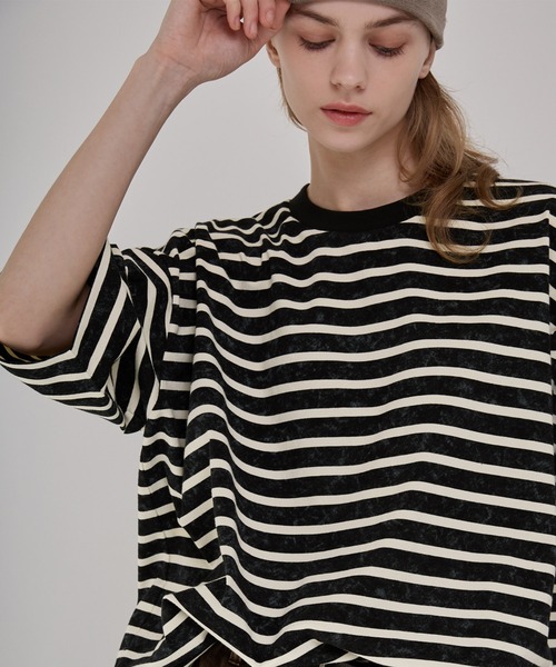 EMMA CLOTHES（エマクローズ）の「ヴィンテージライク オーバーサイズ ボーダー半袖Tシャツ（Tシャツ/カットソー・メンズ・ブラック/オフホワイト/レッド系・M/L）」の21枚目の写真