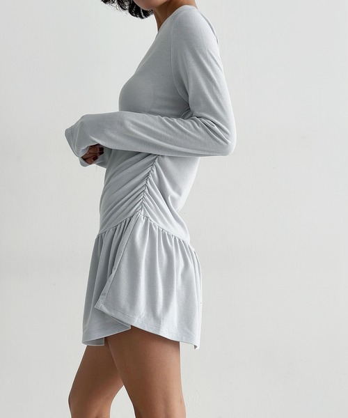 minsobi（ミンソビ）の「シャーリングセミフレアワンピース（ワンピース・レディース・ブラック/ライトグレー/ホワイト・FREE）」の12枚目の写真