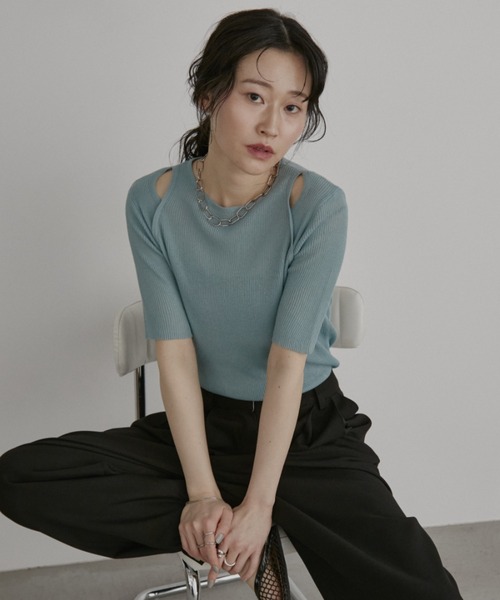 Aunt Marie's(アントマリーズ)の「カットアウトラメシアーハーフスリーブトップス(Tシャツ/カットソー・レディース・ブラック/ブルー/ホワイト/ブラウン・FREE)」の1枚目の写真