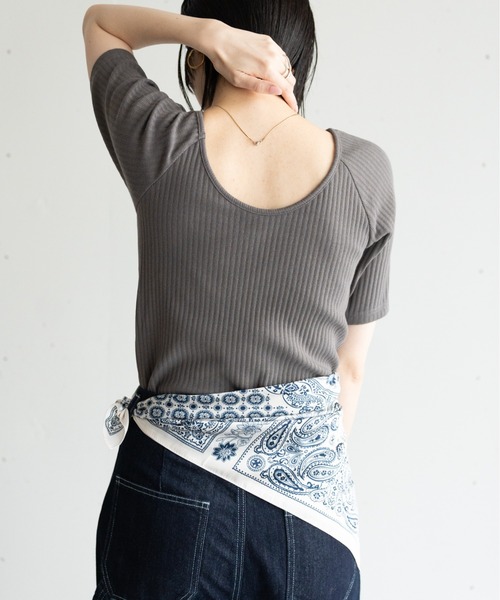 hwyl(ヒュイル)の「カップ付き オープンバックリブTシャツ(Tシャツ/カットソー・レディース・ブラック/ホワイト/チャコールグレー・FREE)」の1枚目の写真
