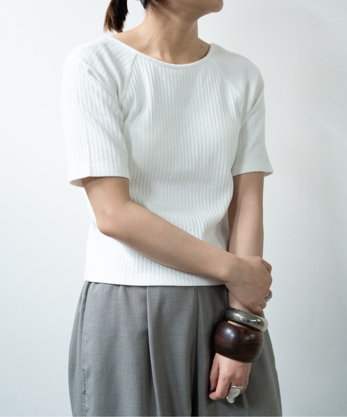 hwyl(ヒュイル)の「カップ付き オープンバックリブTシャツ(Tシャツ/カットソー・レディース・ブラック/ホワイト/チャコールグレー・FREE)」の6枚目の写真