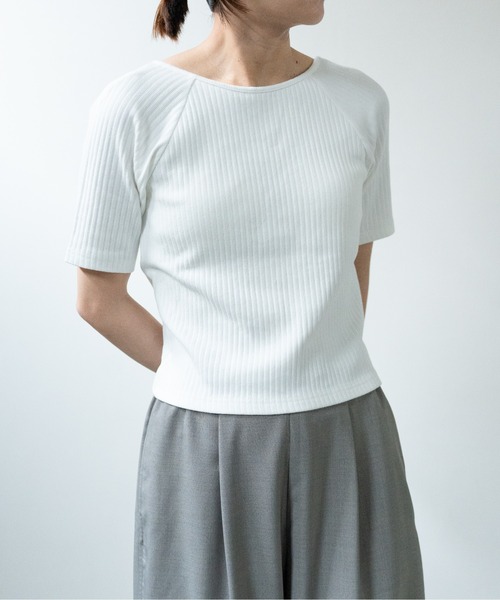 hwyl(ヒュイル)の「カップ付き オープンバックリブTシャツ(Tシャツ/カットソー・レディース・ブラック/ホワイト/チャコールグレー・FREE)」の5枚目の写真