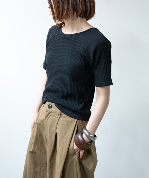 hwyl(ヒュイル)の「カップ付き オープンバックリブTシャツ(Tシャツ/カットソー・レディース・ブラック/ホワイト/チャコールグレー・FREE)」の19枚目の写真