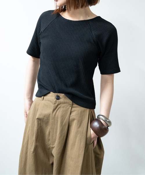 hwyl(ヒュイル)の「カップ付き オープンバックリブTシャツ(Tシャツ/カットソー・レディース・ブラック/ホワイト/チャコールグレー・FREE)」の18枚目の写真